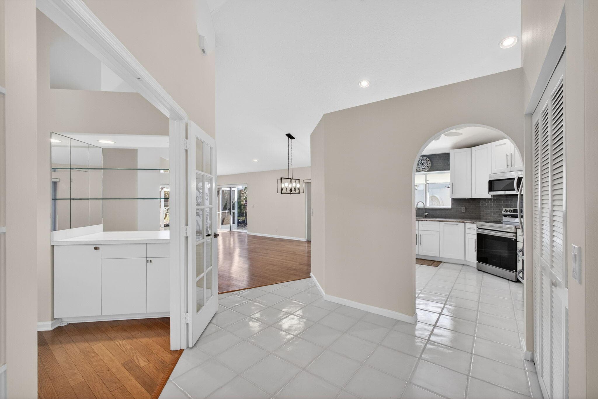 283 Canterbury Drive W, Palm Beach Gardens, FL 33418 — photo 9 of 105