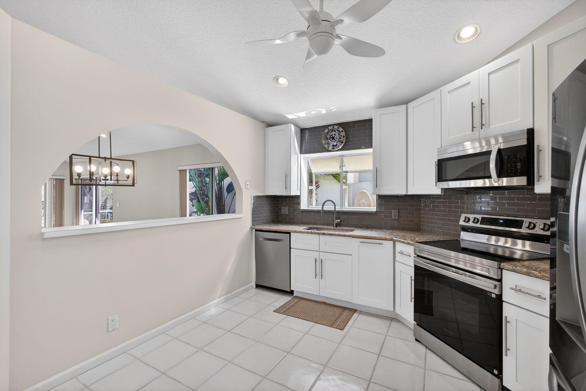 283 Canterbury Drive W, Palm Beach Gardens, FL 33418 — photo 14 of 105