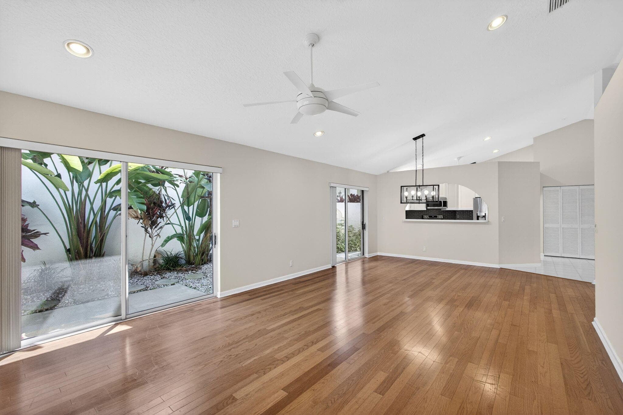 283 Canterbury Drive W, Palm Beach Gardens, FL 33418 — photo 28 of 105