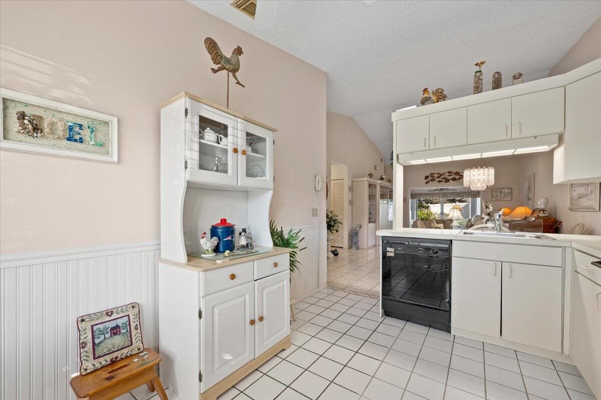 10831 SE Sea Pines Circle, Hobe Sound, FL 33455 — photo 9 of 35
