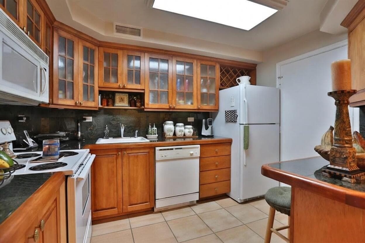 8101 SW 72nd Avenue 118w, Miami, FL 33143 — photo 2 of 9