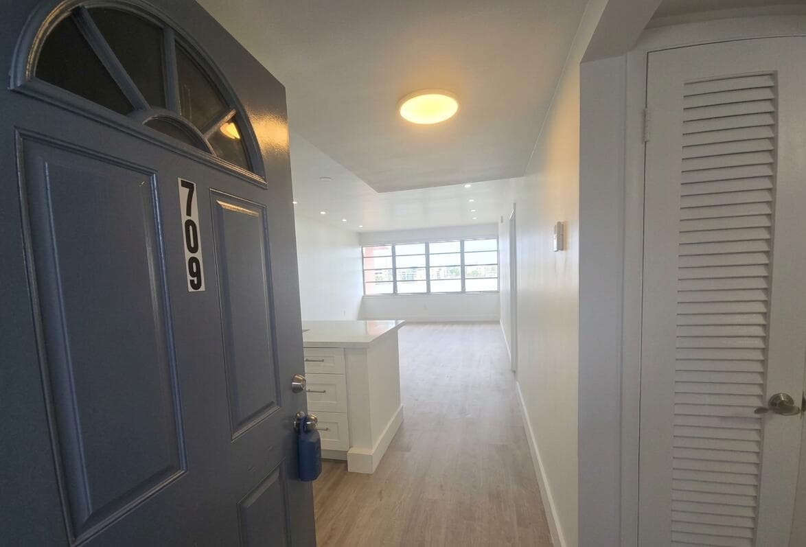 18555 NE 14th Avenue 709, Miami, FL 33179 — photo 1 of 48