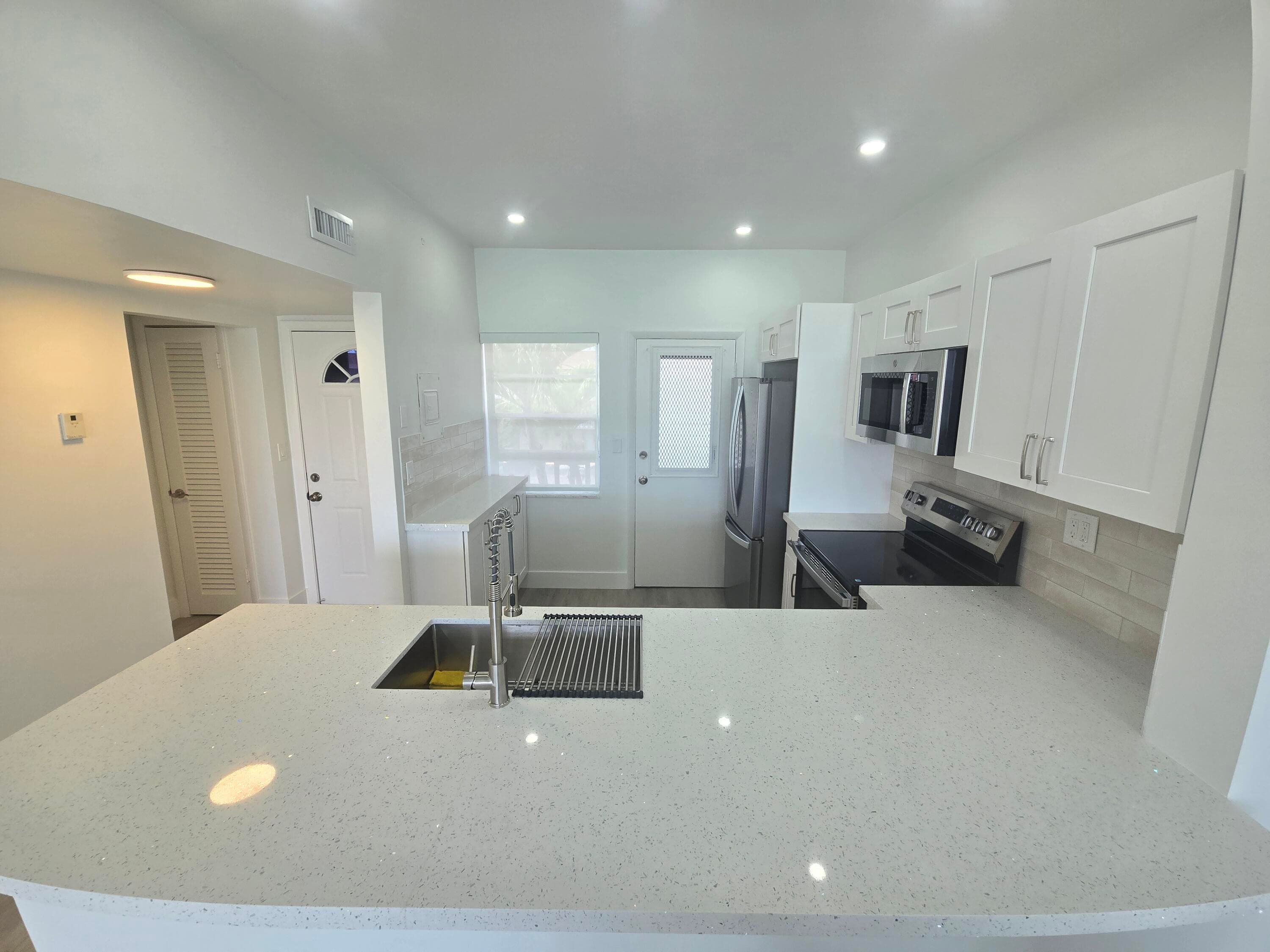 18555 NE 14th Avenue 709, Miami, FL 33179 — photo 10 of 48