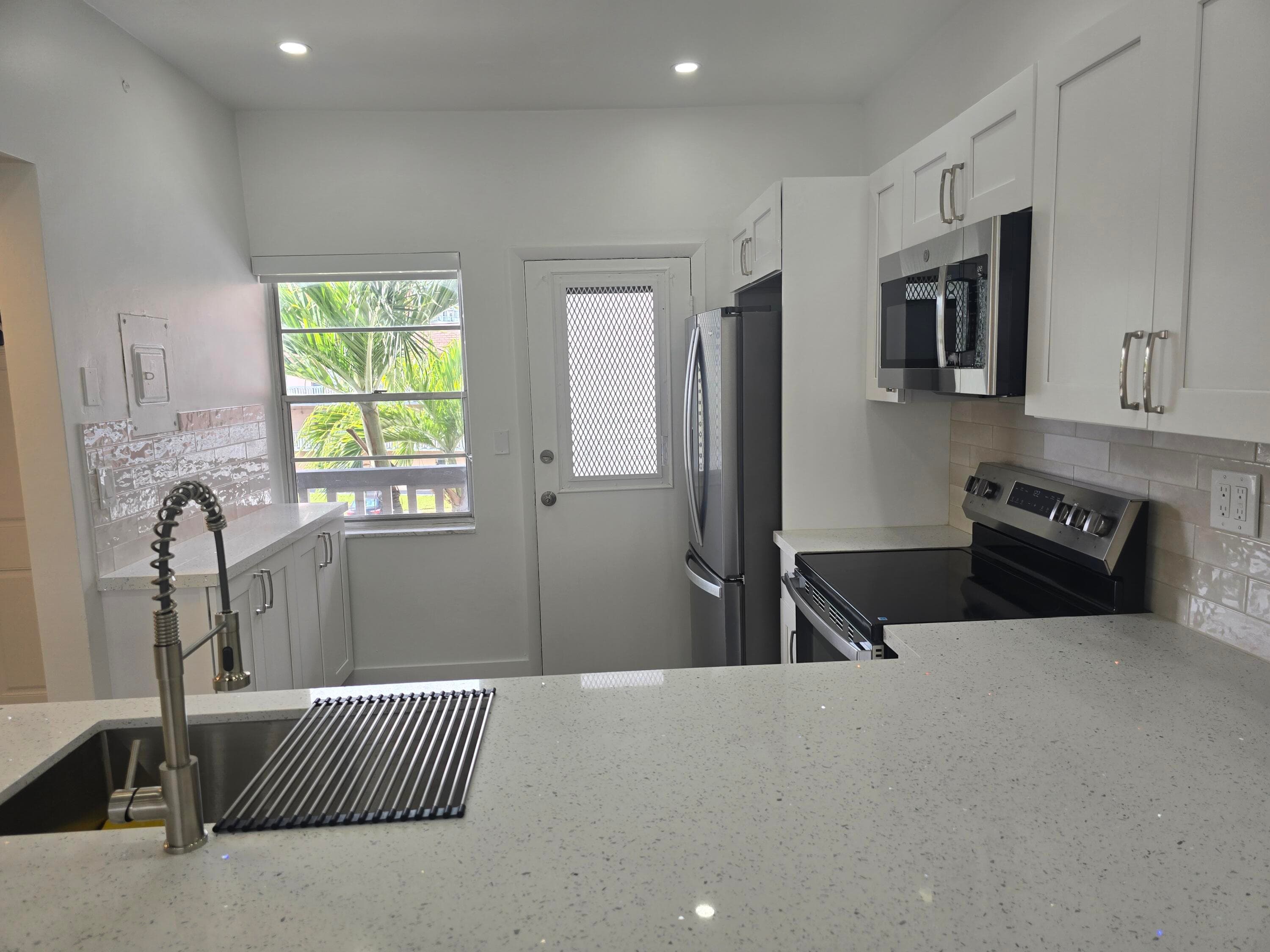 18555 NE 14th Avenue 709, Miami, FL 33179 — photo 11 of 48