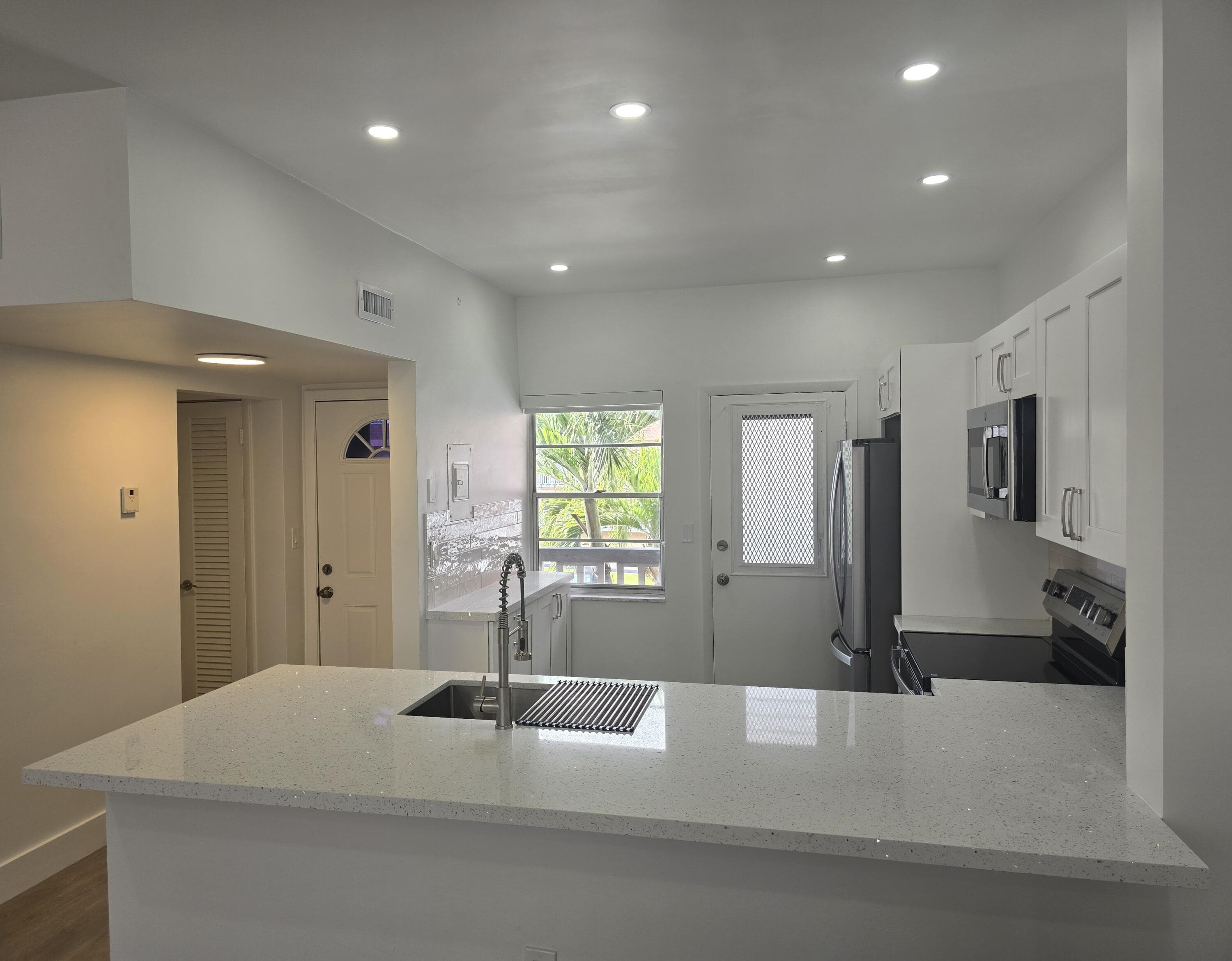18555 NE 14th Avenue 709, Miami, FL 33179 — photo 12 of 48