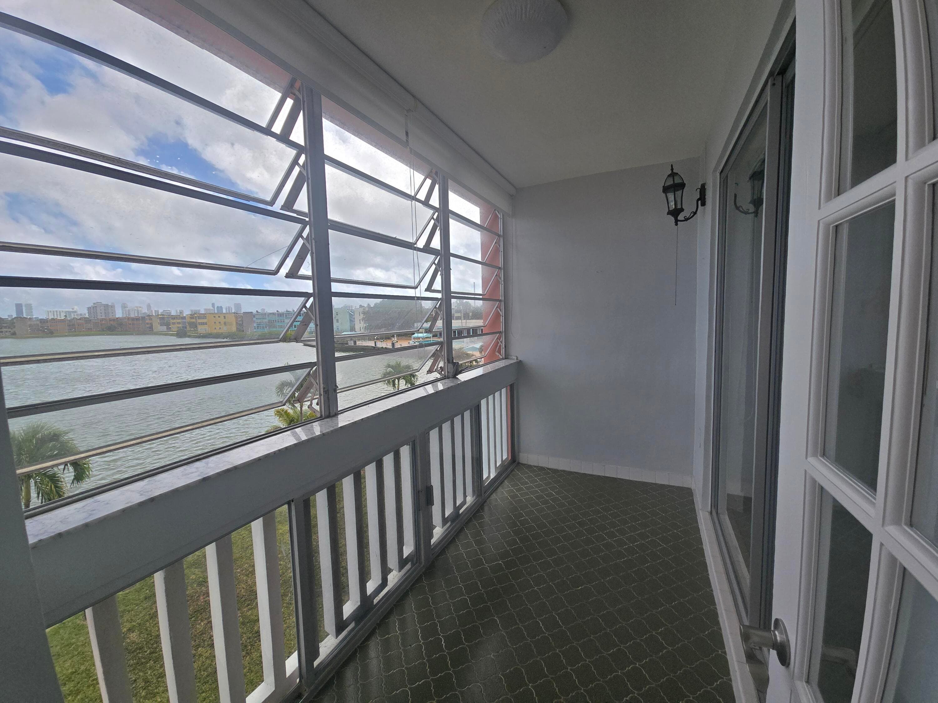 18555 NE 14th Avenue 709, Miami, FL 33179 — photo 31 of 48