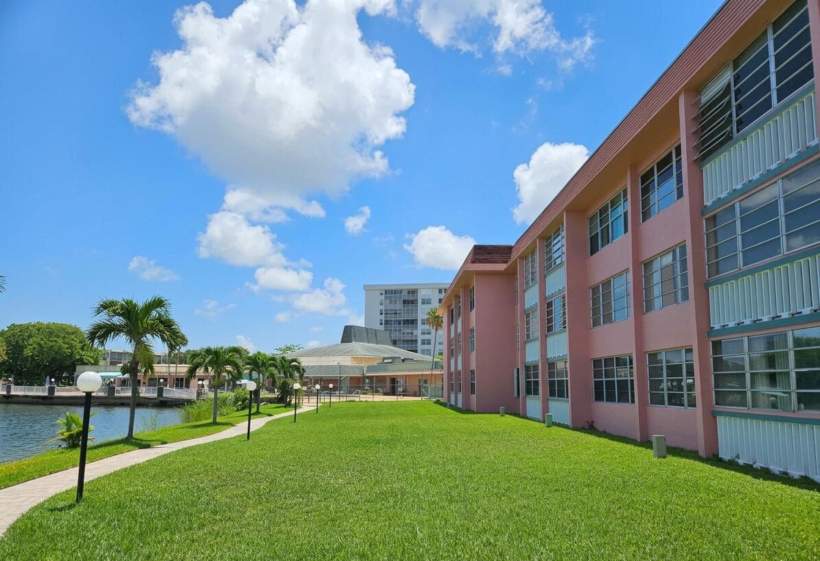 18555 NE 14th Avenue 709, Miami, FL 33179 — photo 43 of 48