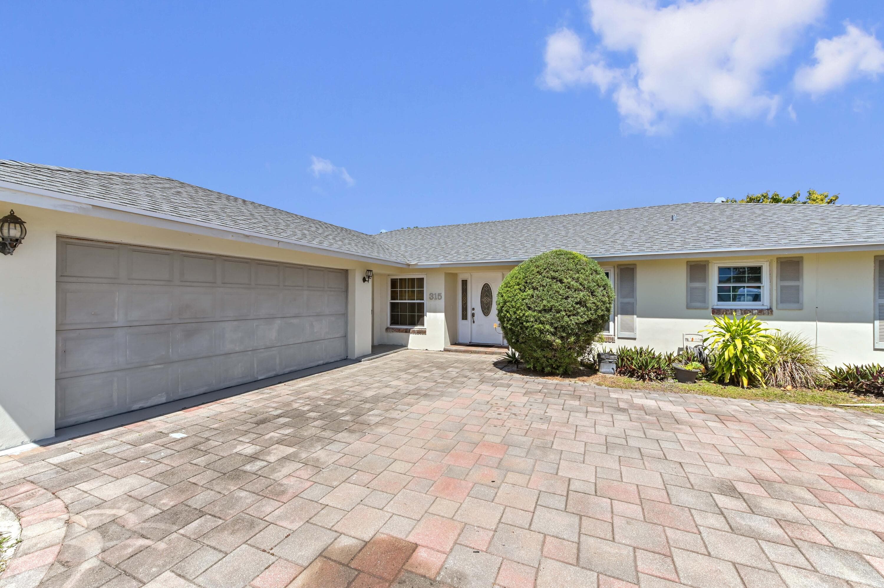 315 SW 12th Avenue, Boynton Beach, FL 33435 — photo 1 of 26