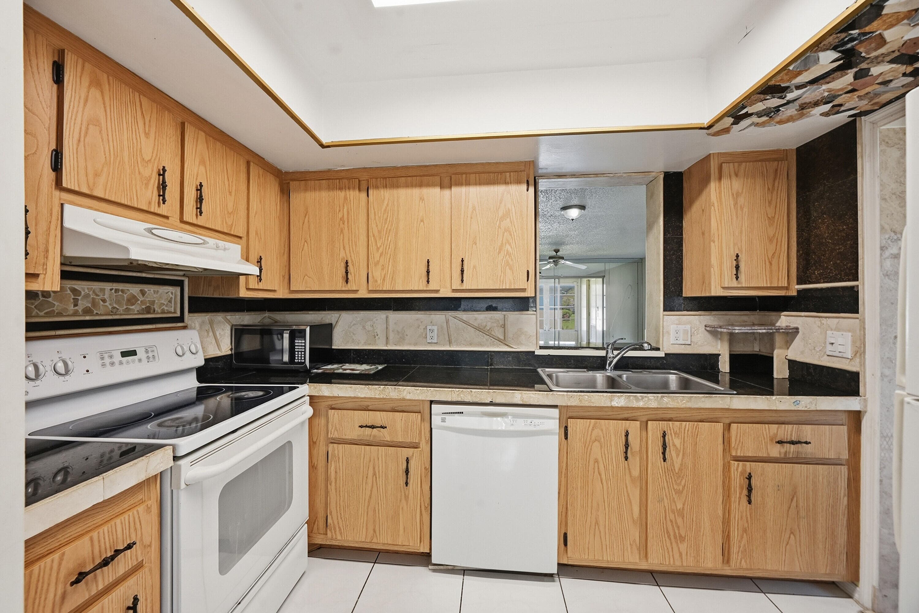 6525 S Oriole Boulevard, Delray Beach, FL 33446 — photo 5 of 29