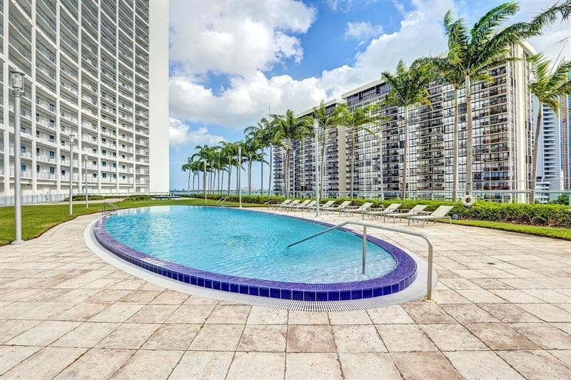 601 NE 36th Street 2806, Miami, FL 33137 — photo 5 of 11