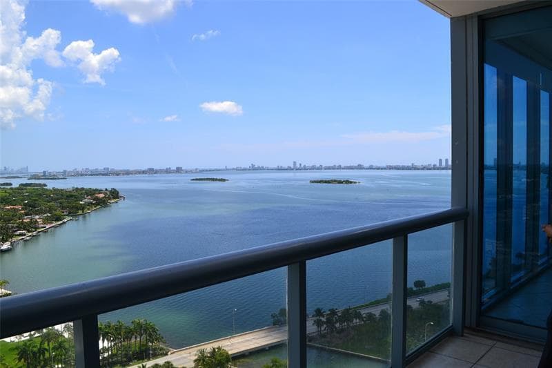 601 NE 36th Street 2806, Miami, FL 33137 — photo 10 of 11