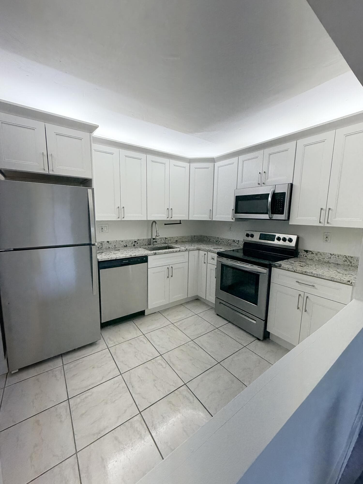 9235 SW 8th Street 512, Boca Raton, FL 33428 — photo 1 of 25
