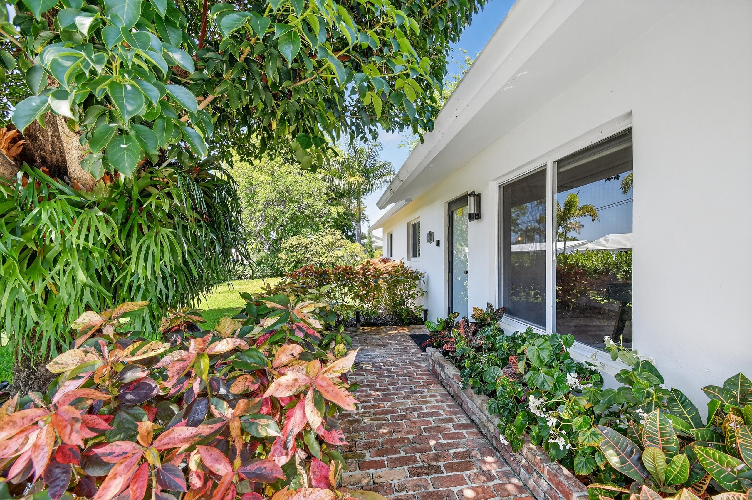 8416 Pine Tree Lane, West Palm Beach, FL 33406 — photo 3 of 54