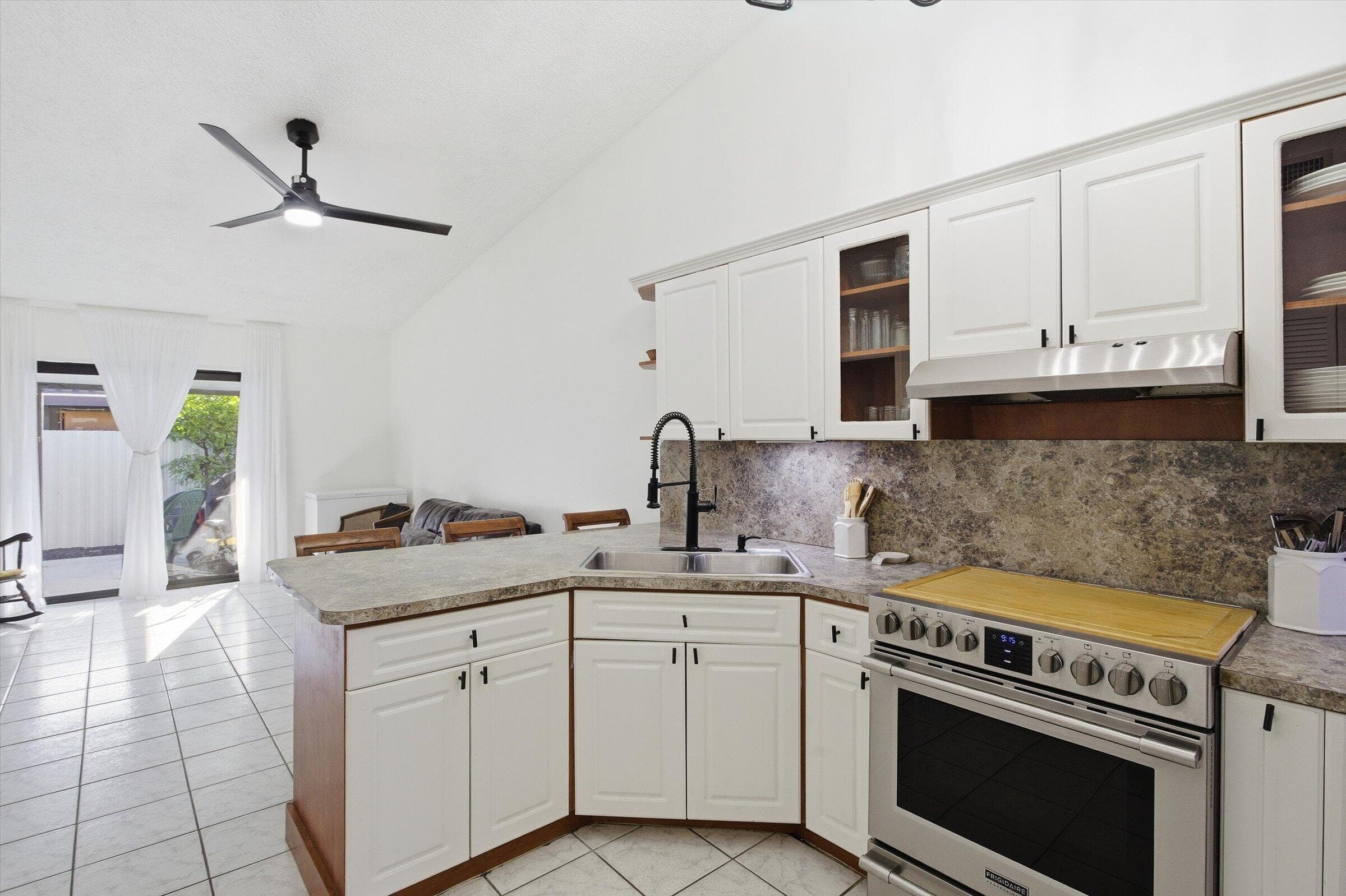 5465 W 27th Lane, Hialeah, FL 33016 — photo 8 of 28