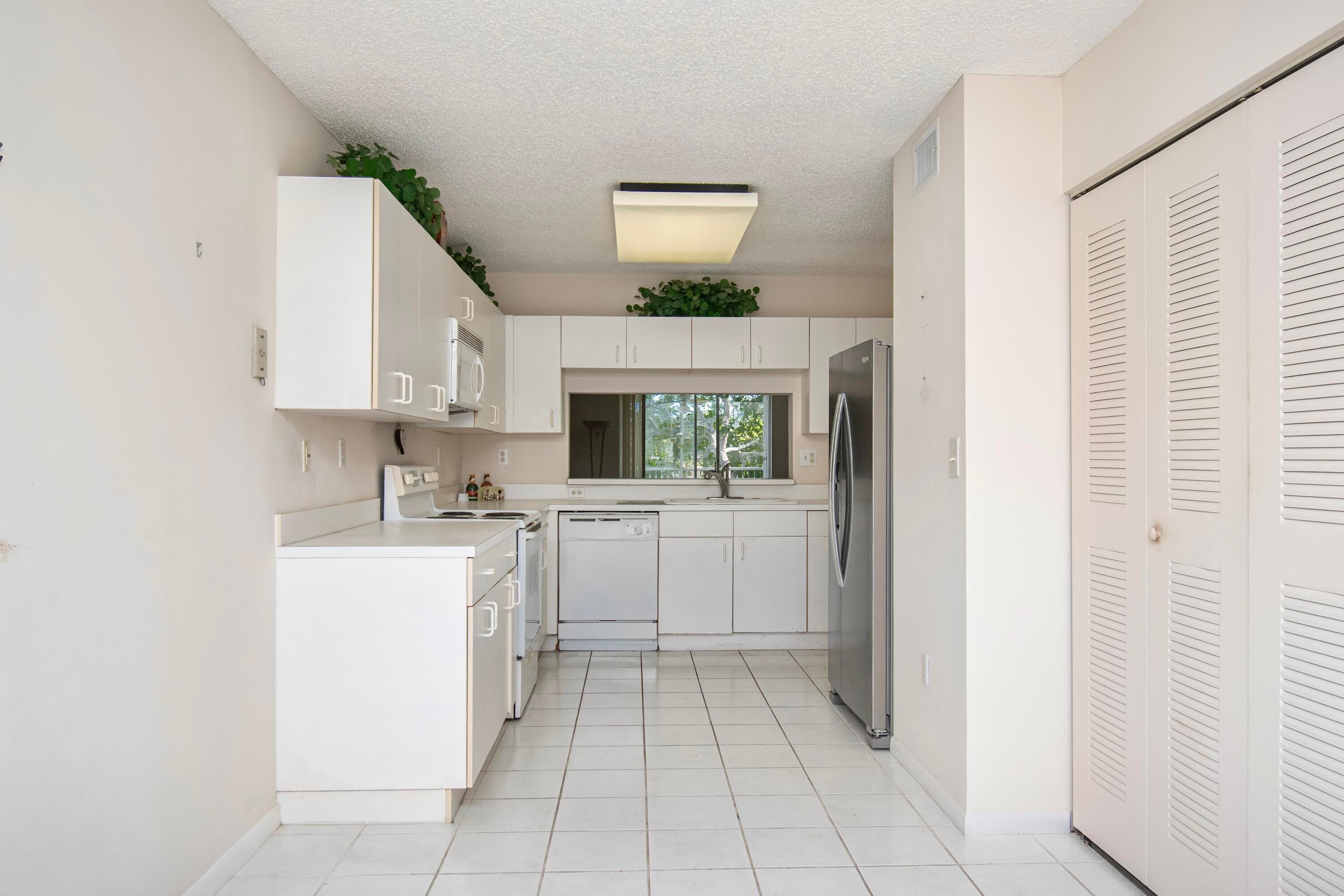 4734 Lucerne Lakes Boulevard E 301, Lake Worth, FL 33467 — photo 10 of 34