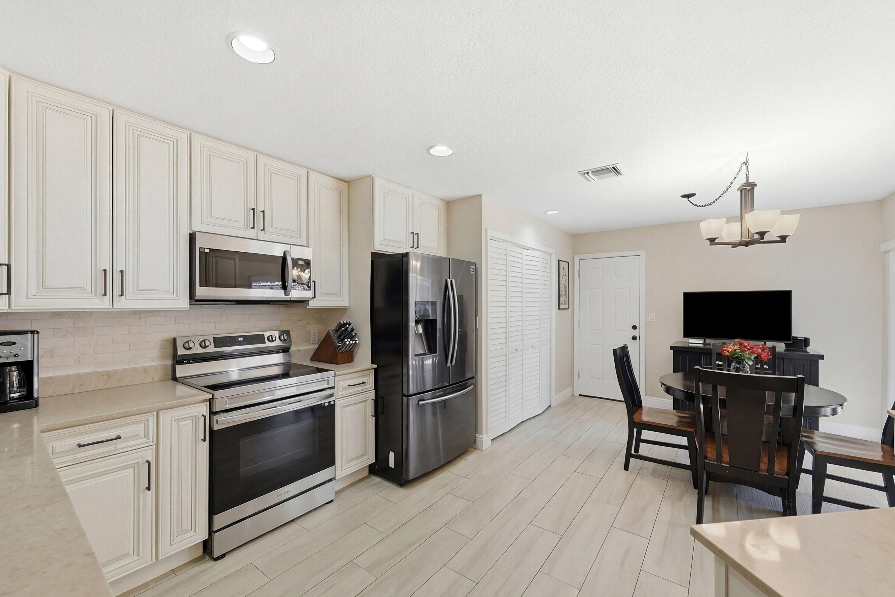 4115 Carriage Drive P2, Pompano Beach, FL 33069 — photo 4 of 53