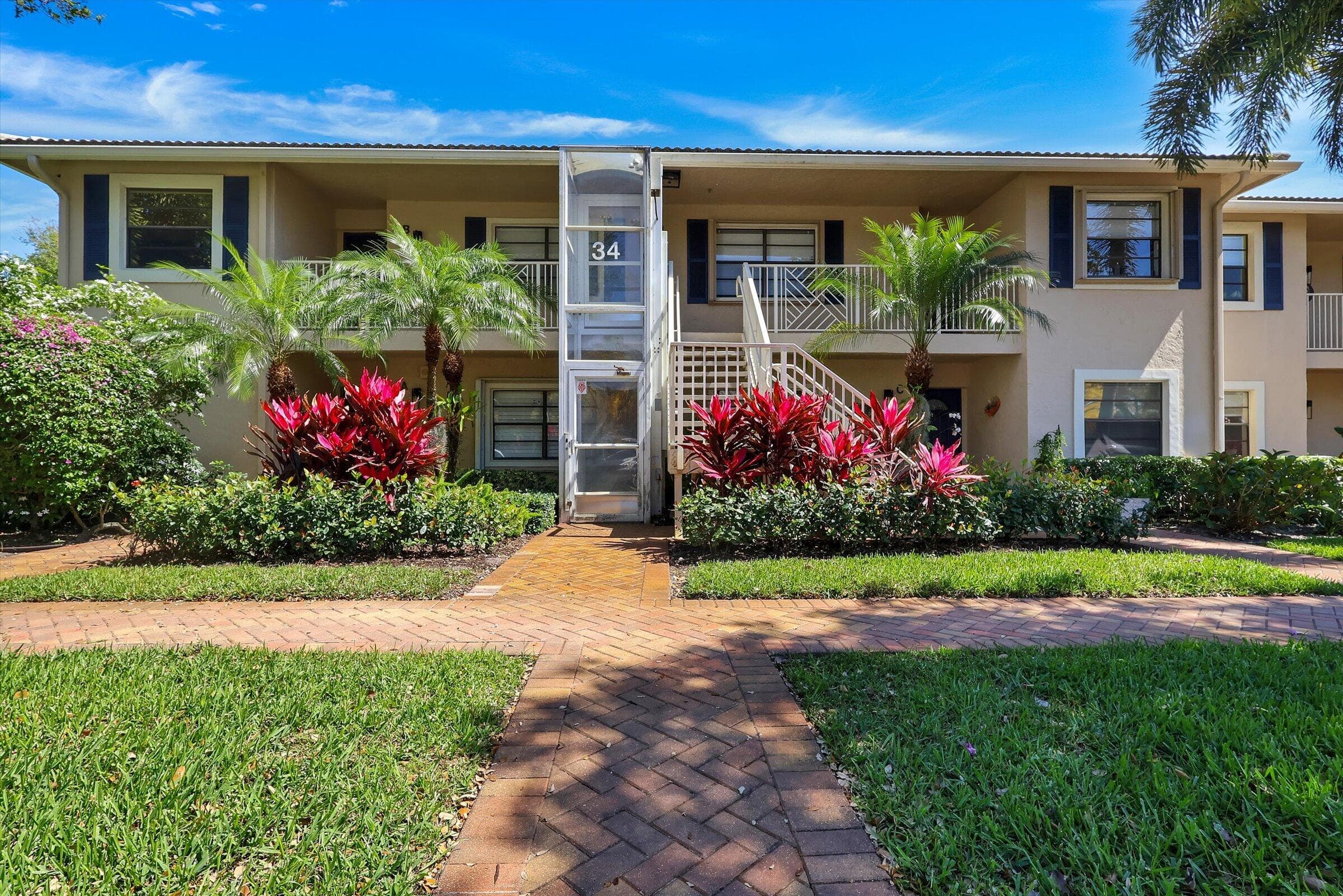 34 W Stratford Ln Lane W D, Boynton Beach, FL 33436 — photo 1 of 24