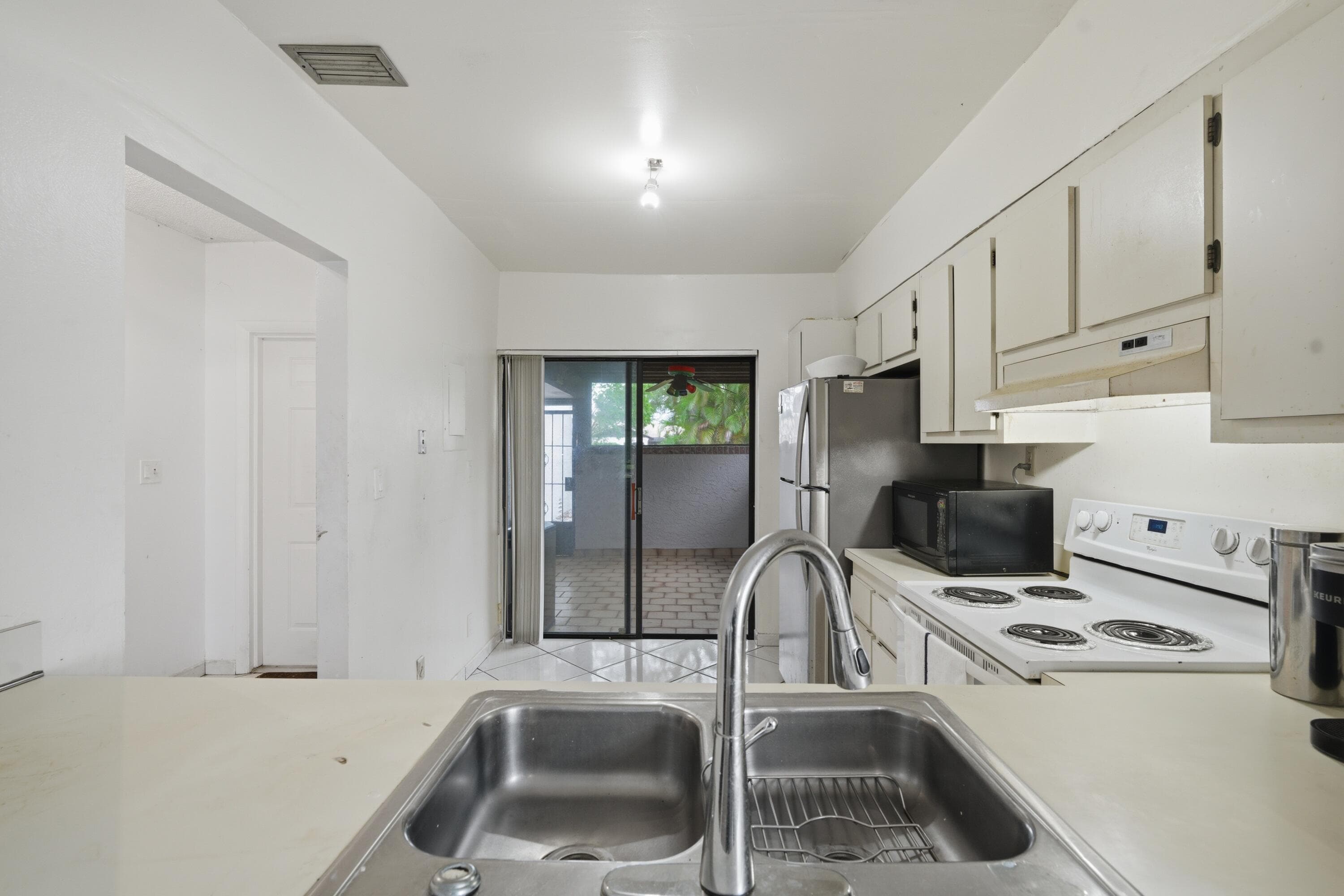 6375 W Pinehurst Cir Circle D38, Tamarac, FL 33321 — photo 10 of 26