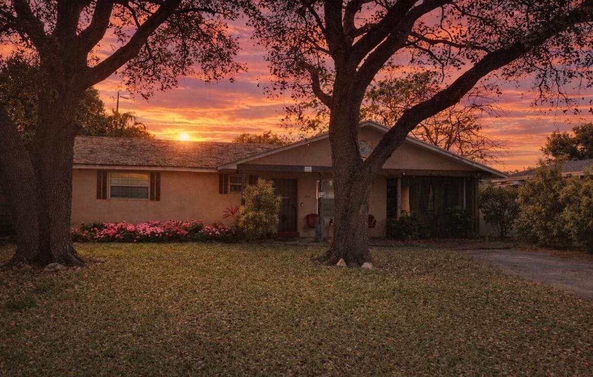 823 Lynnwood Drive, Lake Worth Beach, FL 33461 — photo 1 of 17