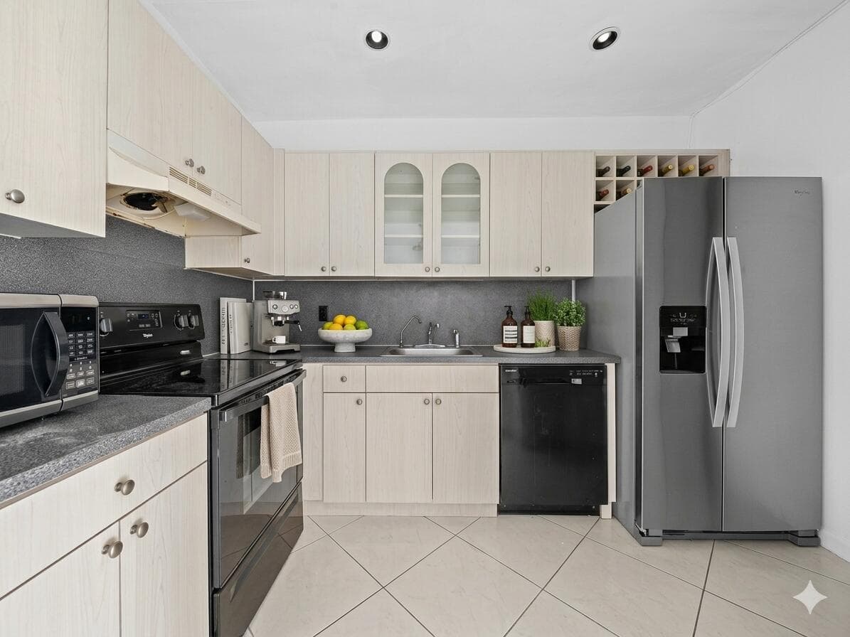 1 Jacaranda Country Club Drive 202, Plantation, FL 33324 — photo 3 of 25