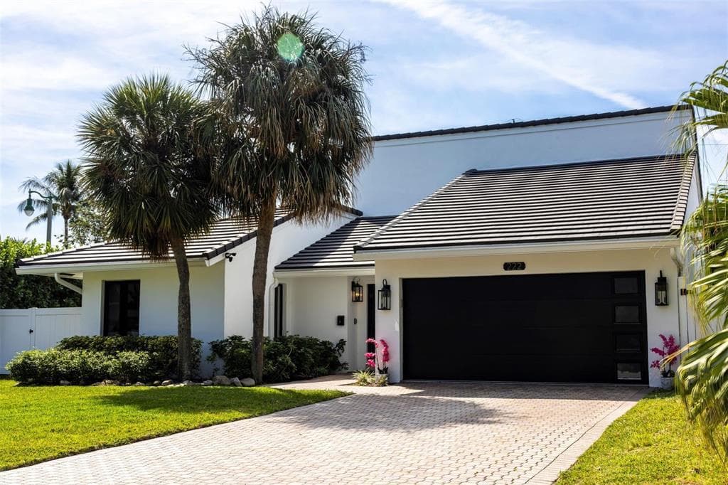 222 N Tradewinds Avenue, Lauderdale-By-The-Sea, FL 33308 — photo 1 of 35