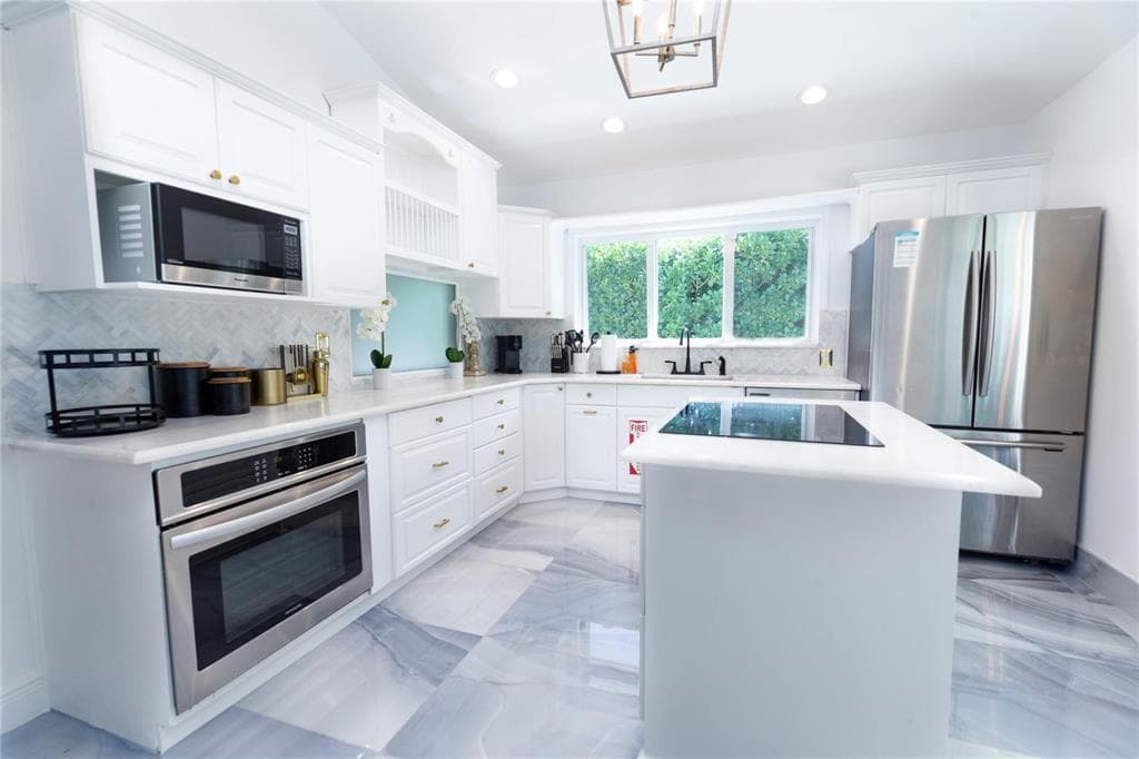 222 N Tradewinds Avenue, Lauderdale-By-The-Sea, FL 33308 — photo 4 of 35
