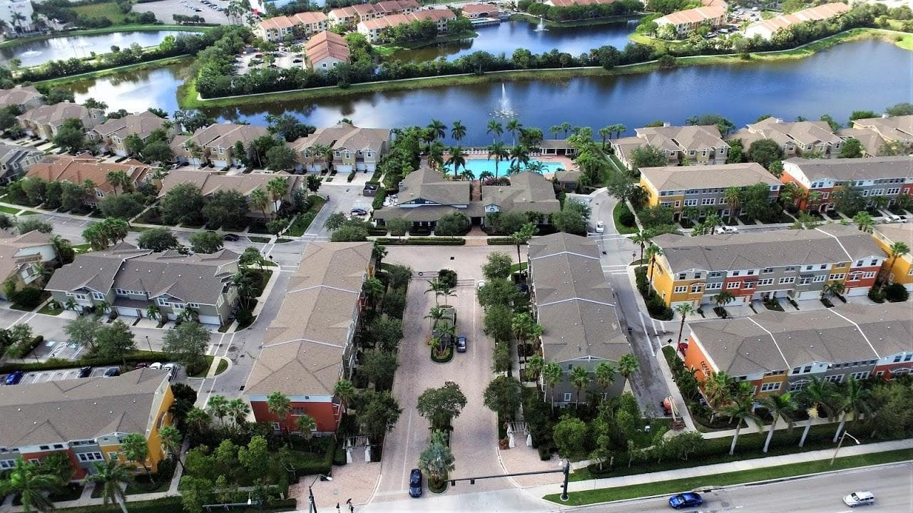 810 Marina Del Ray Lane 7, West Palm Beach, FL 33401 — photo 3 of 27