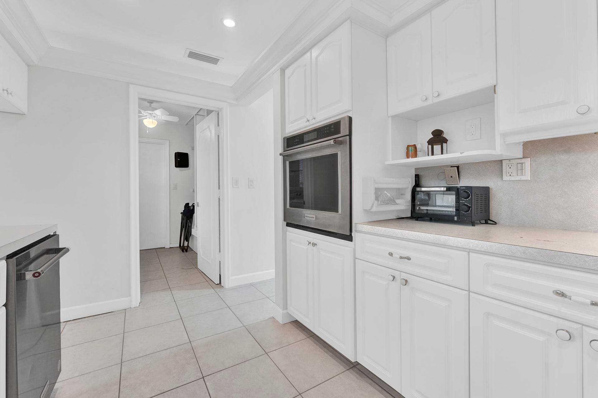 5921 NE 15th Avenue, Fort Lauderdale, FL 33334 — photo 6 of 47