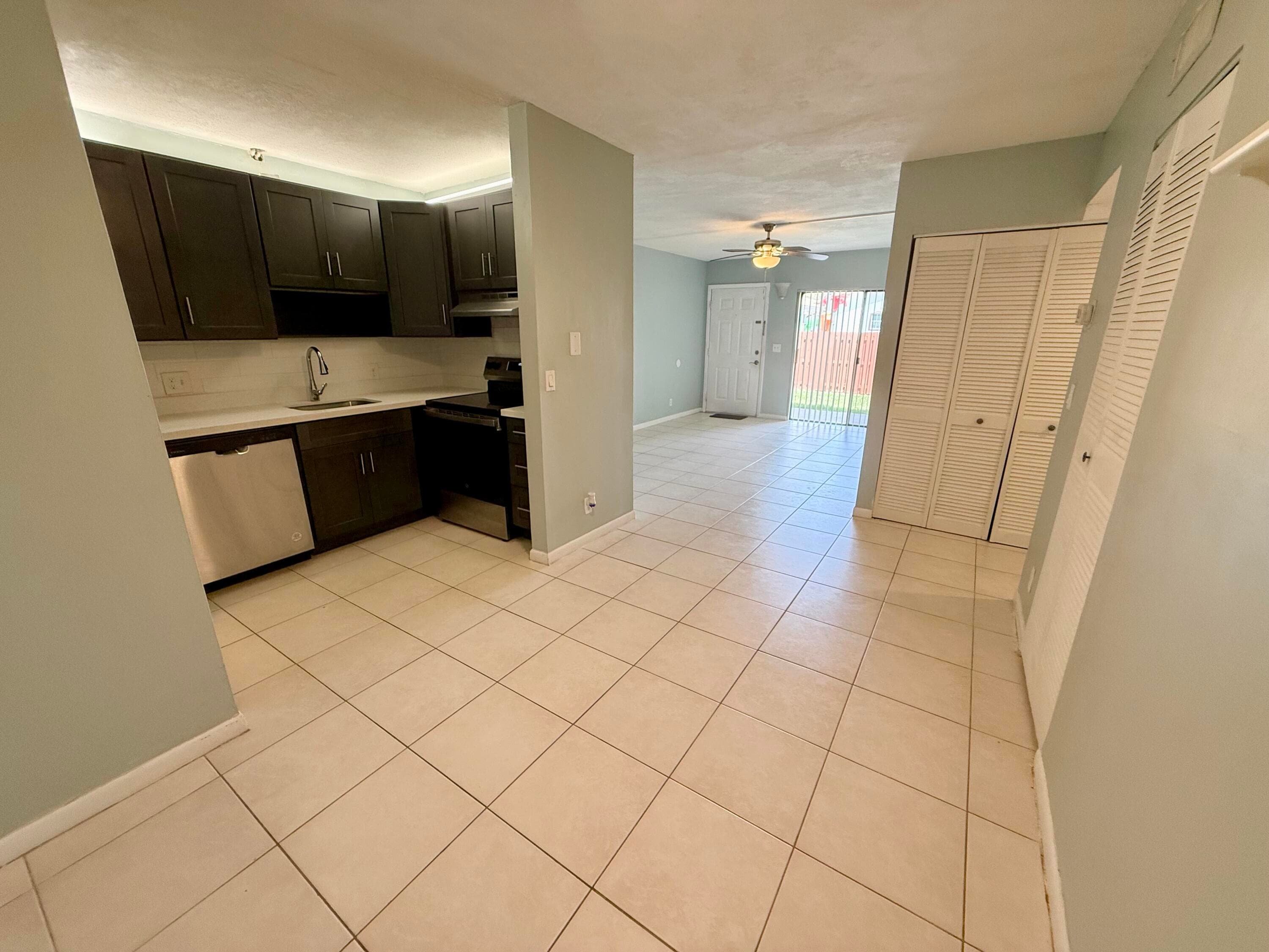3253 NW 104th Avenue 3253, Coral Springs, FL 33065 — photo 5 of 16