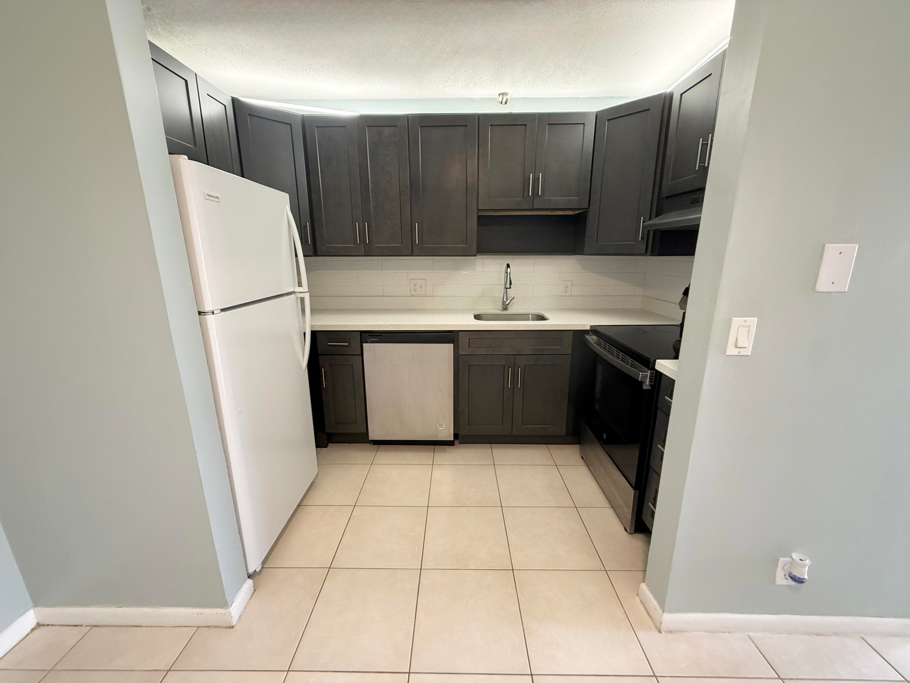 3253 NW 104th Avenue 3253, Coral Springs, FL 33065 — photo 4 of 16