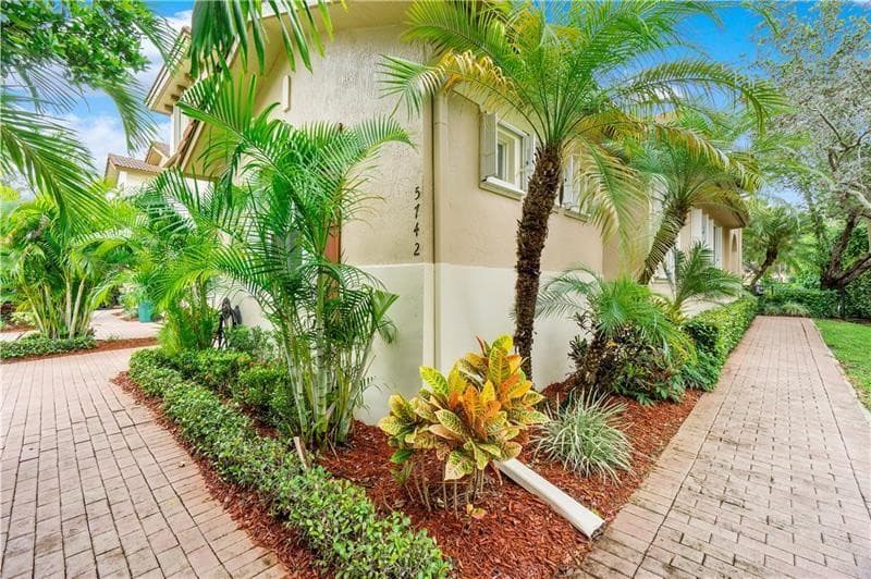 5742 NW 119th Drive, Coral Springs, FL 33076 — photo 13 of 32