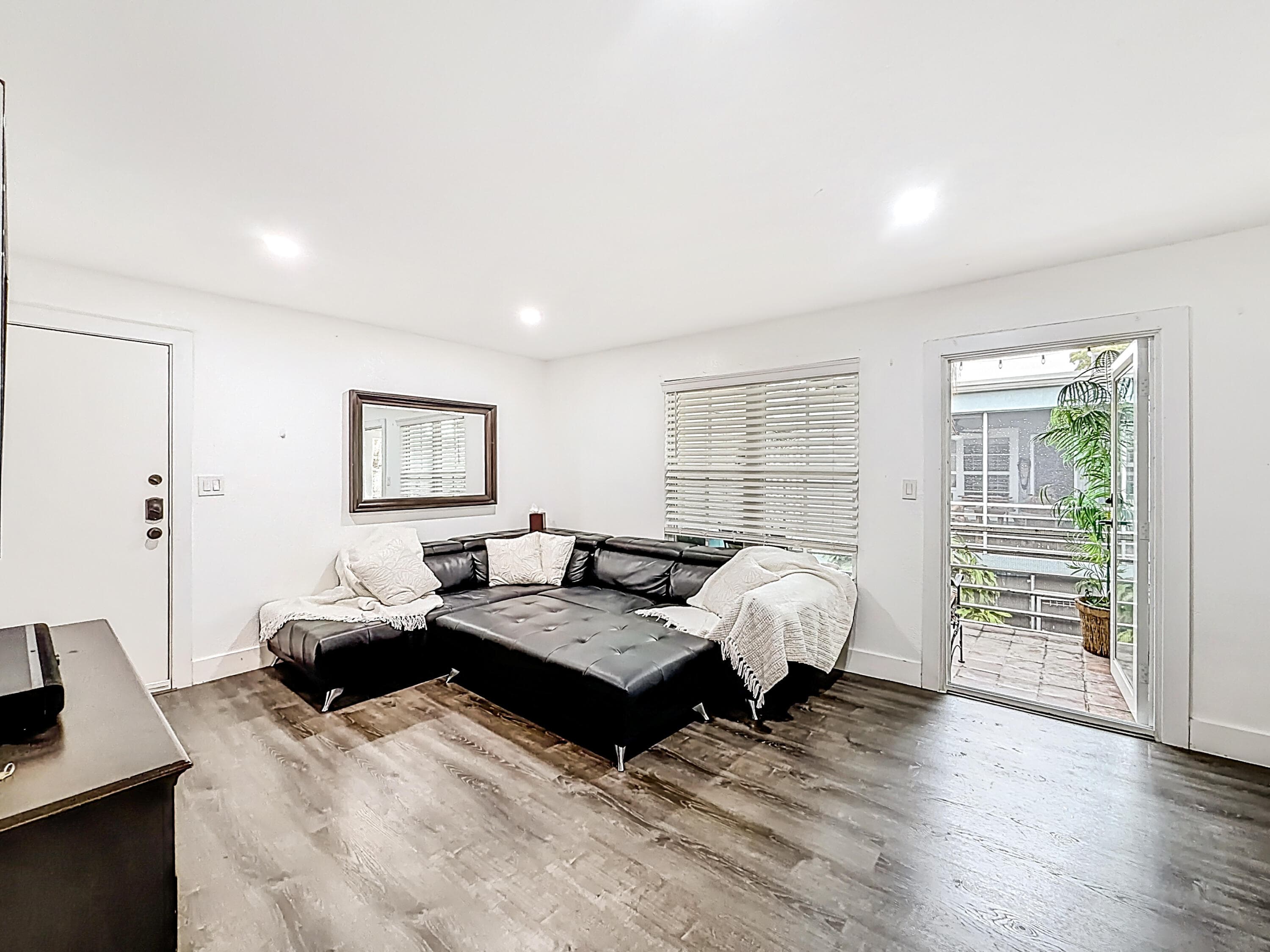 305 SE 11th Avenue D, Pompano Beach, FL 33060 — photo 4 of 25