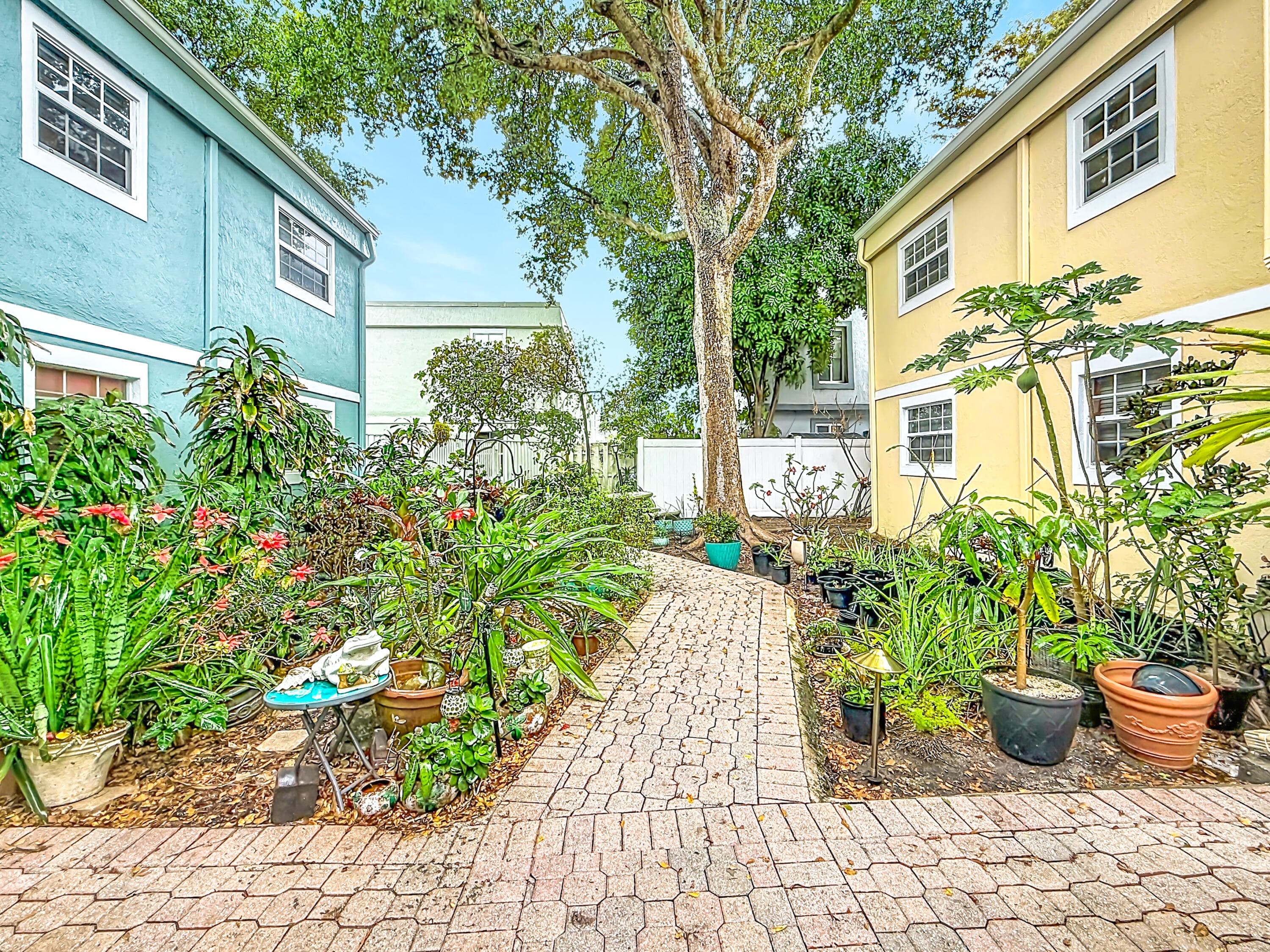 305 SE 11th Avenue D, Pompano Beach, FL 33060 — photo 19 of 25