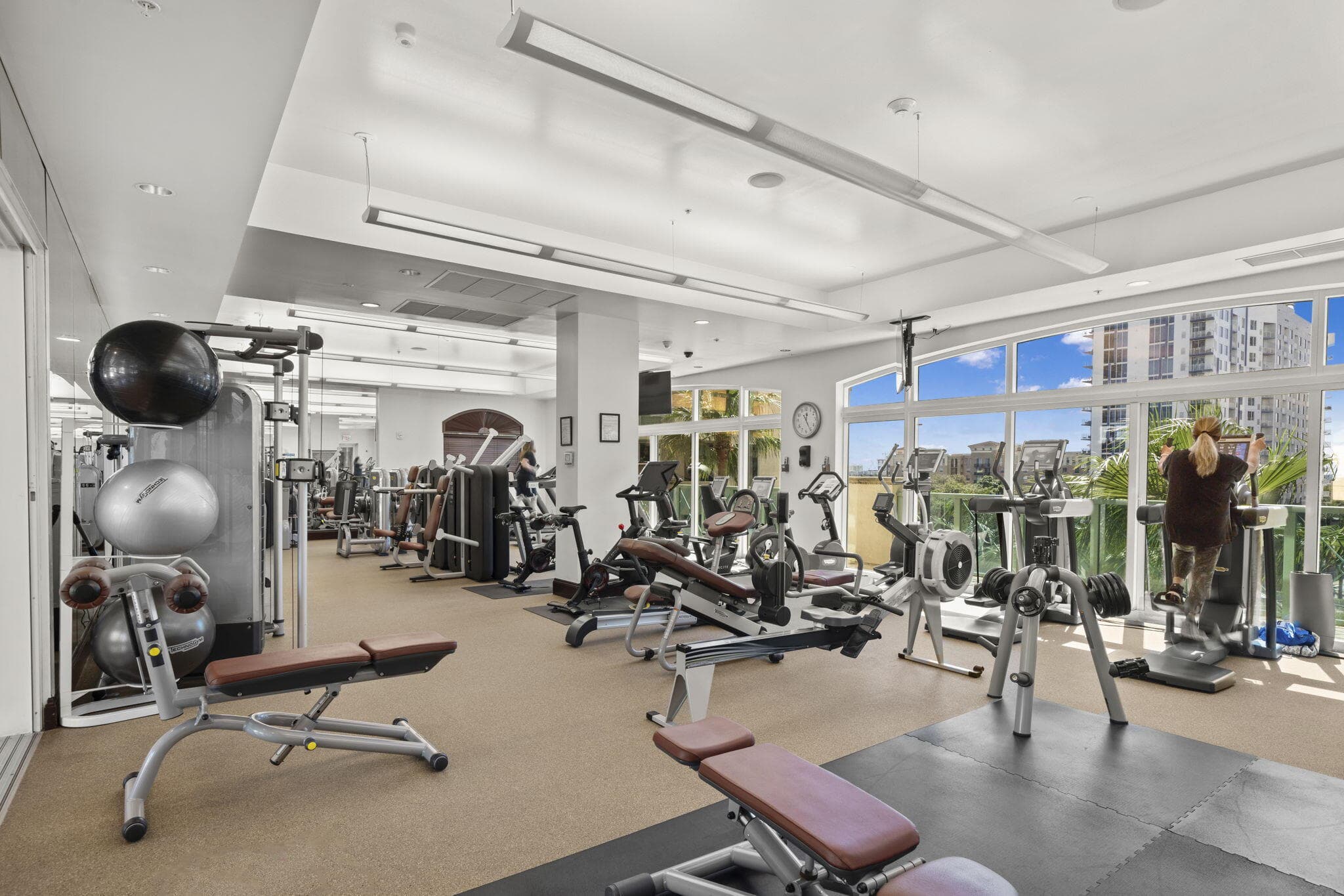 411 N New River Dr Drive E 3605, Fort Lauderdale, FL 33301 — photo 35 of 47