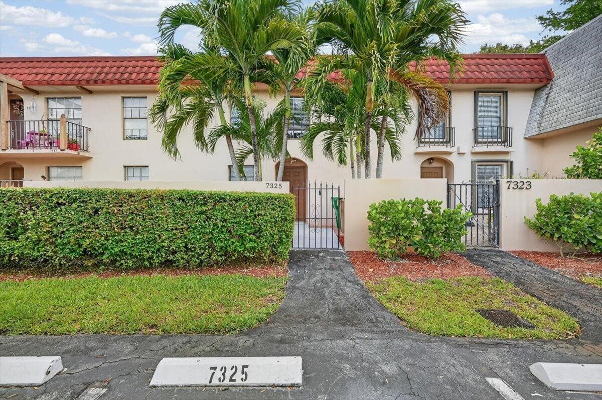 7325 SW 26th Court 22, Davie, FL 33314 — photo 2 of 35