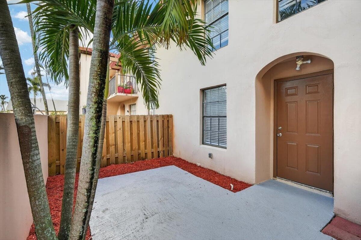 7325 SW 26th Court 22, Davie, FL 33314 — photo 4 of 35