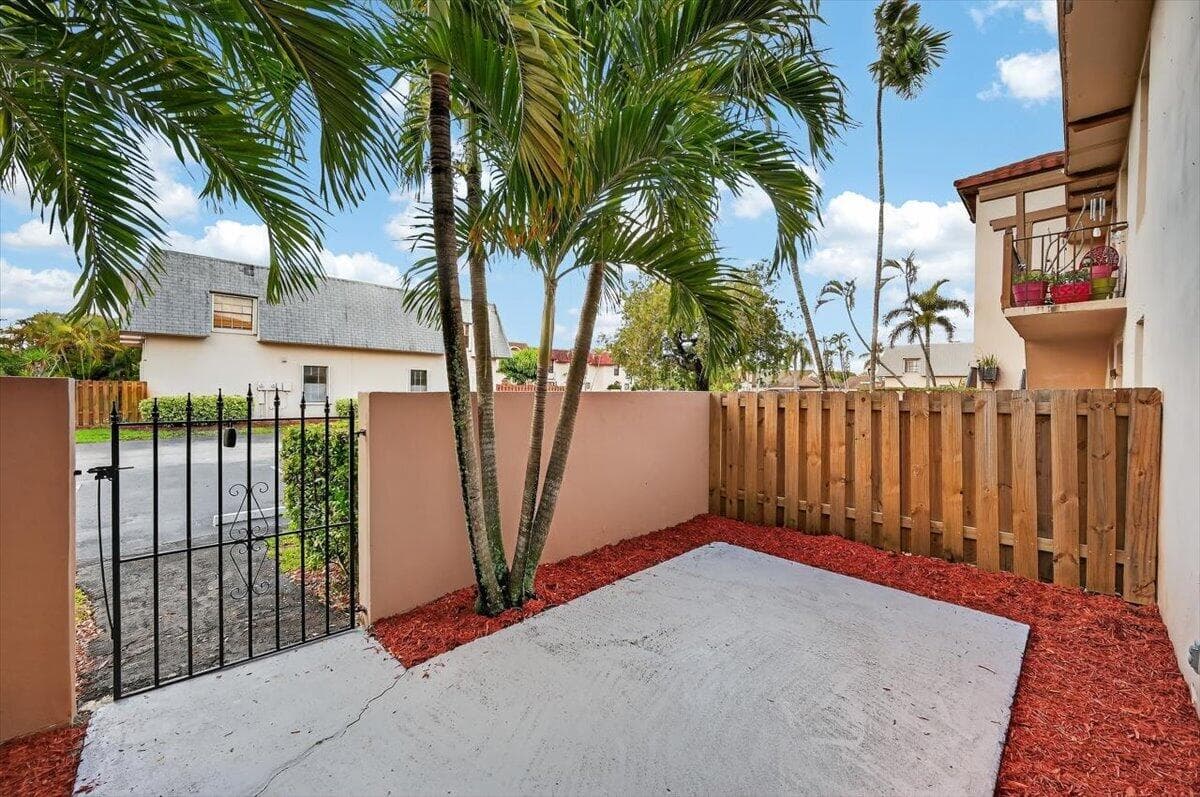 7325 SW 26th Court 22, Davie, FL 33314 — photo 5 of 35