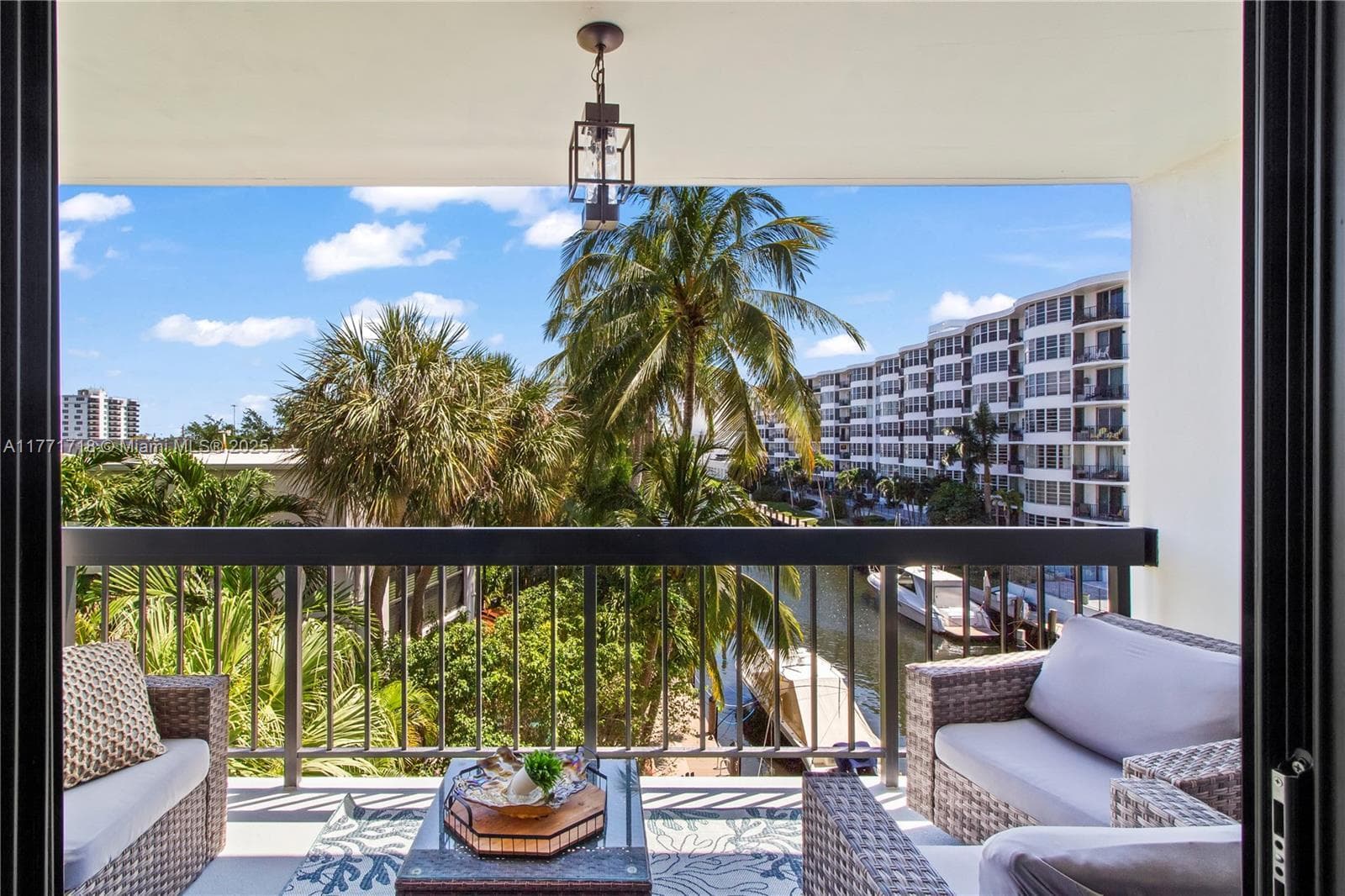 4800 Bayview Drive 402, Fort Lauderdale, FL 33308 — photo 4 of 10
