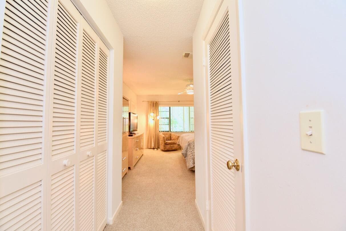 17 E Stratford Dr Drive E F, Boynton Beach, FL 33436 — photo 19 of 46