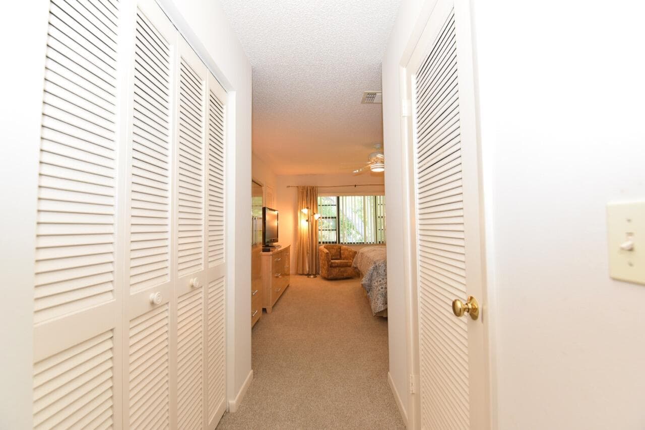 17 E Stratford Dr Drive E F, Boynton Beach, FL 33436 — photo 18 of 46