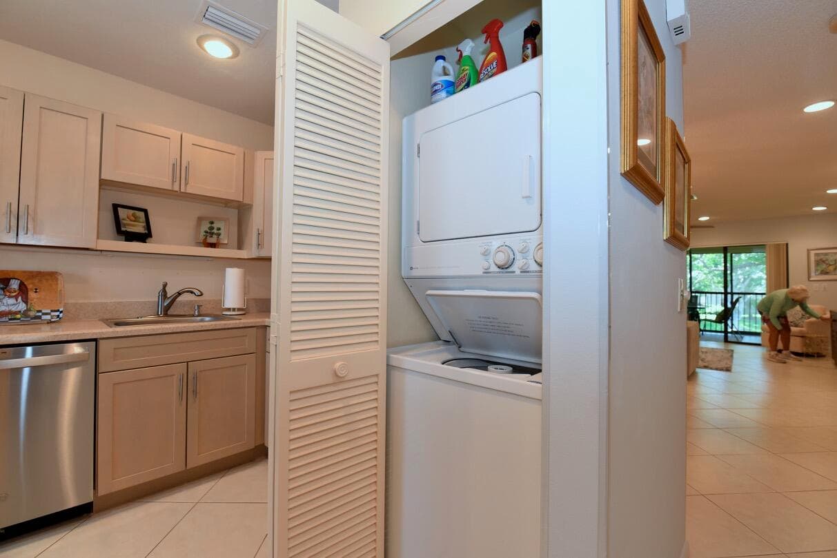17 E Stratford Dr Drive E F, Boynton Beach, FL 33436 — photo 16 of 46