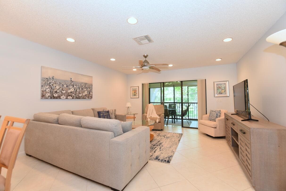 17 E Stratford Dr Drive E F, Boynton Beach, FL 33436 — photo 7 of 46