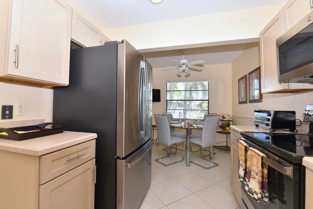 17 E Stratford Dr Drive E F, Boynton Beach, FL 33436 — photo 15 of 46