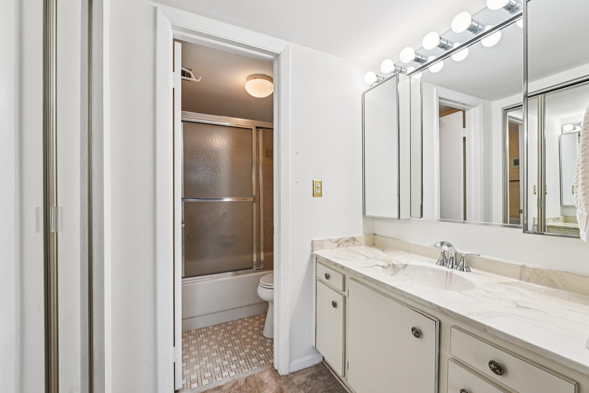 1101 Colony Point Circle 404, Pembroke Pines, FL 33026 — photo 18 of 43