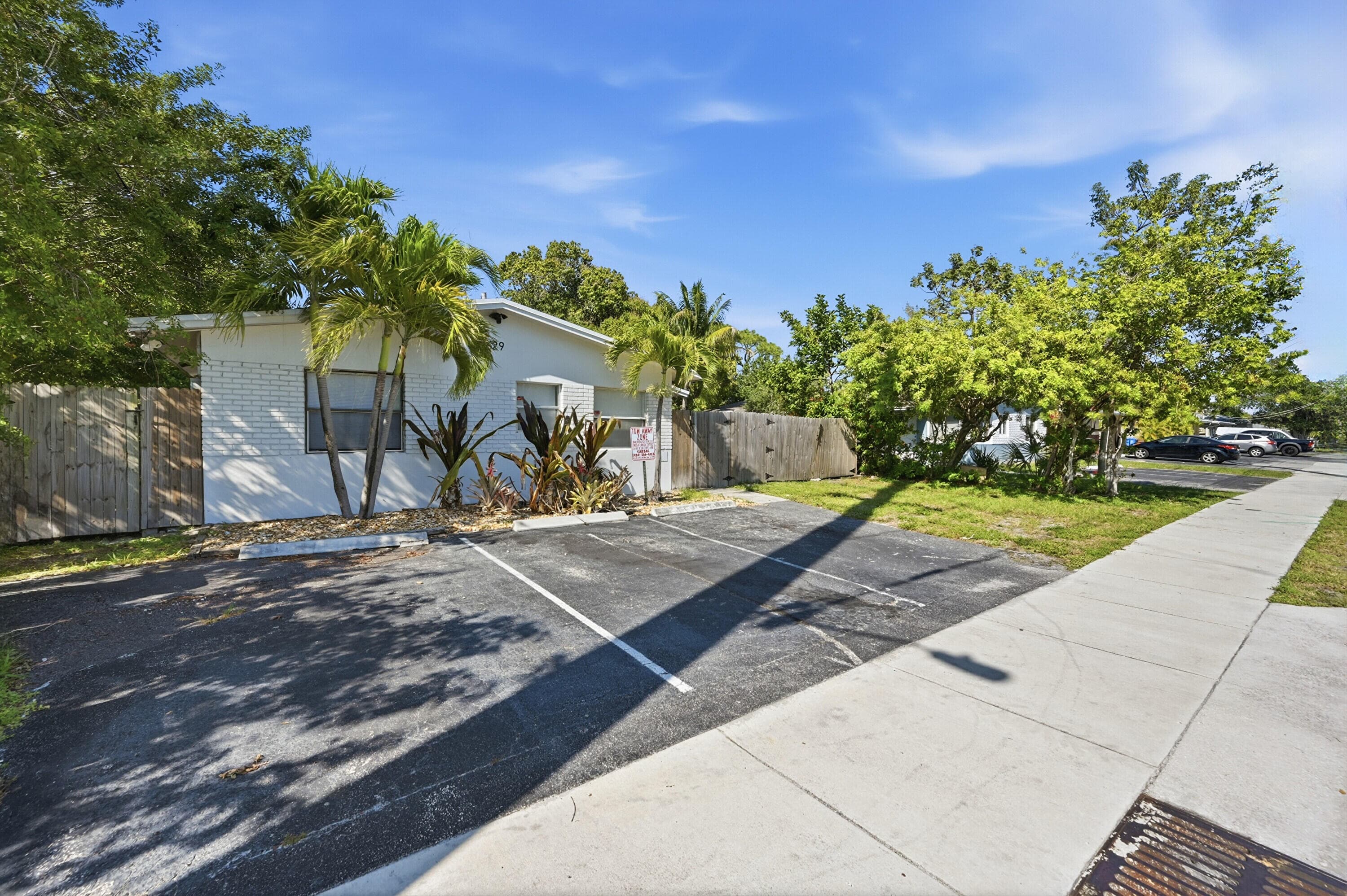 629 NE 36th Street, Oakland Park, FL 33334 — photo 32 of 43