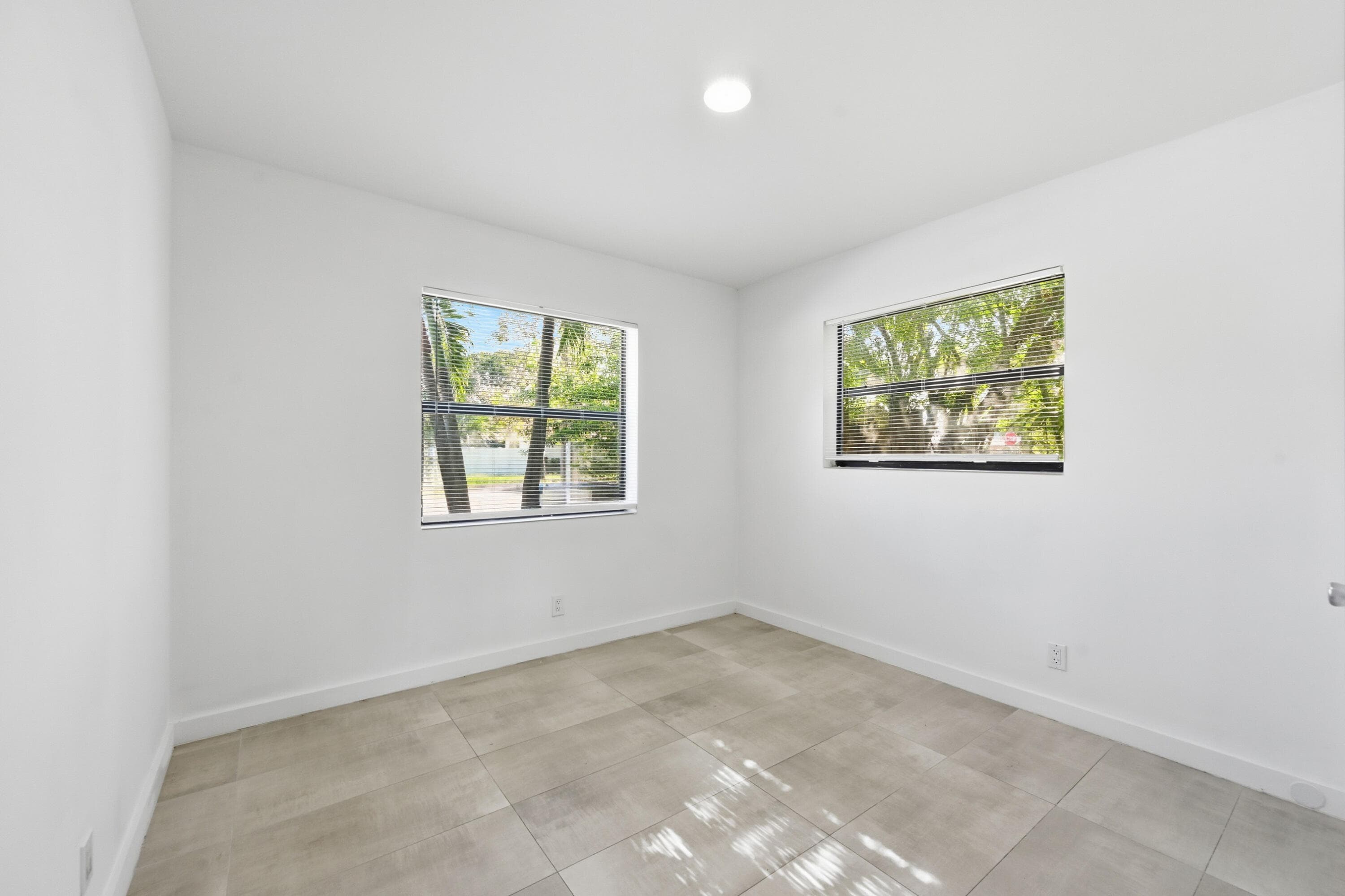 629 NE 36th Street, Oakland Park, FL 33334 — photo 14 of 43