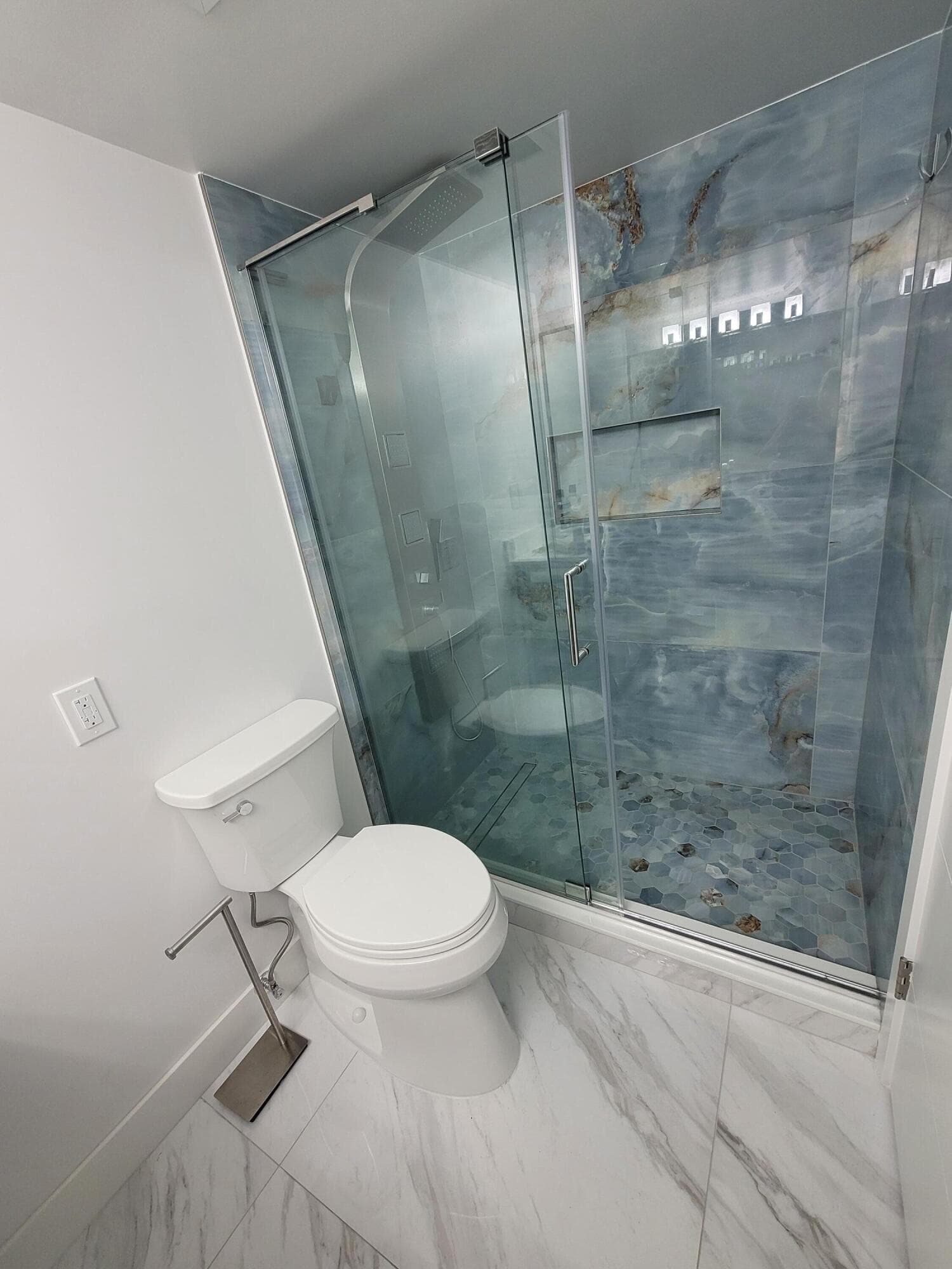 137 Golden Isles Drive 914, Hallandale Beach, FL 33009 — photo 18 of 61