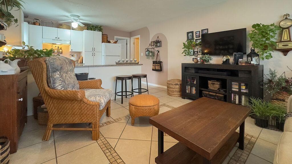 902 NE 34th Street E, Oakland Park, FL 33334 — photo 2 of 12