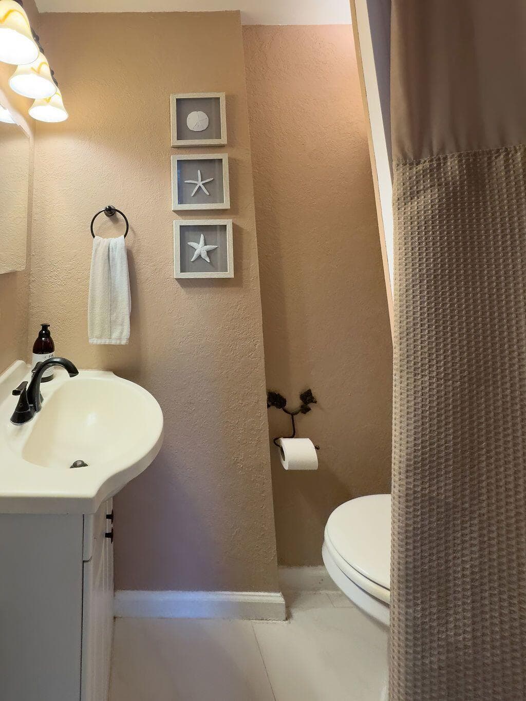 902 NE 34th Street E, Oakland Park, FL 33334 — photo 11 of 12