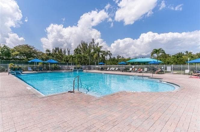 1140 Linden Street, Hollywood, FL 33019 — photo 23 of 31